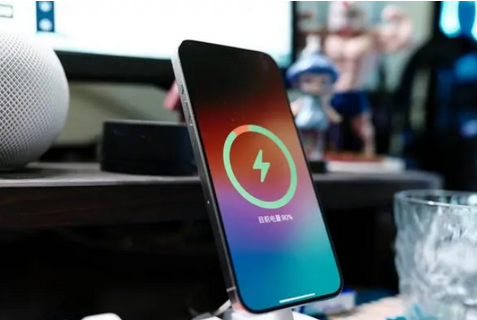 湟源苹果15换屏服务分享用什么充电器给iPhone15充电更好 